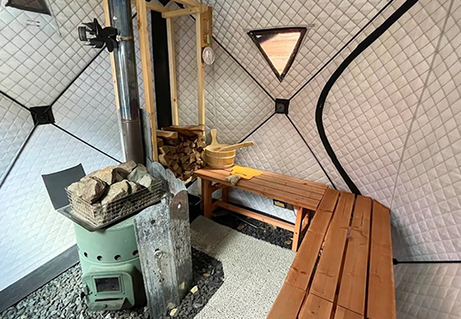 プライベート感あふれるテントサウナを満喫